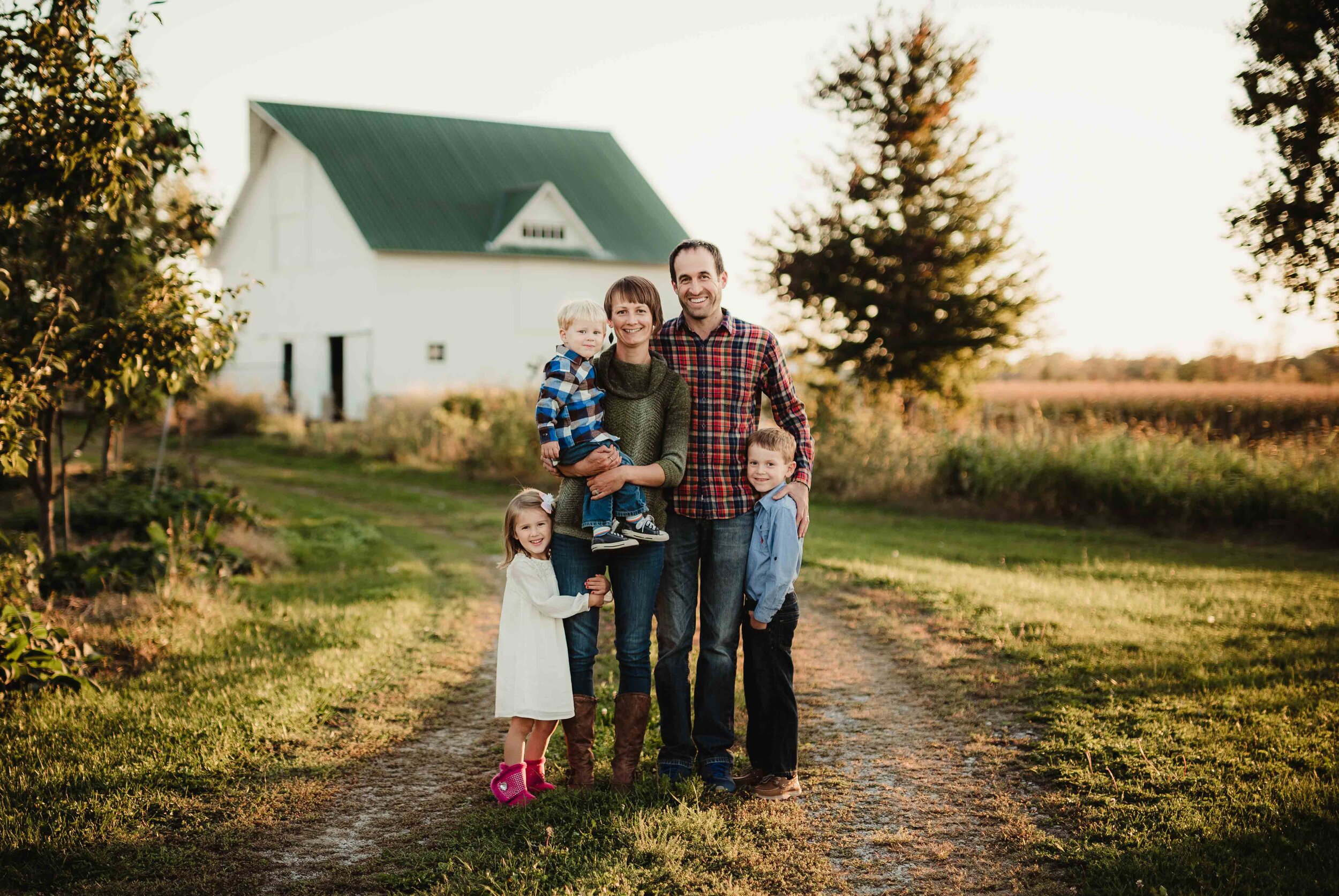 fall family farm pictures in Lafayette Indiana