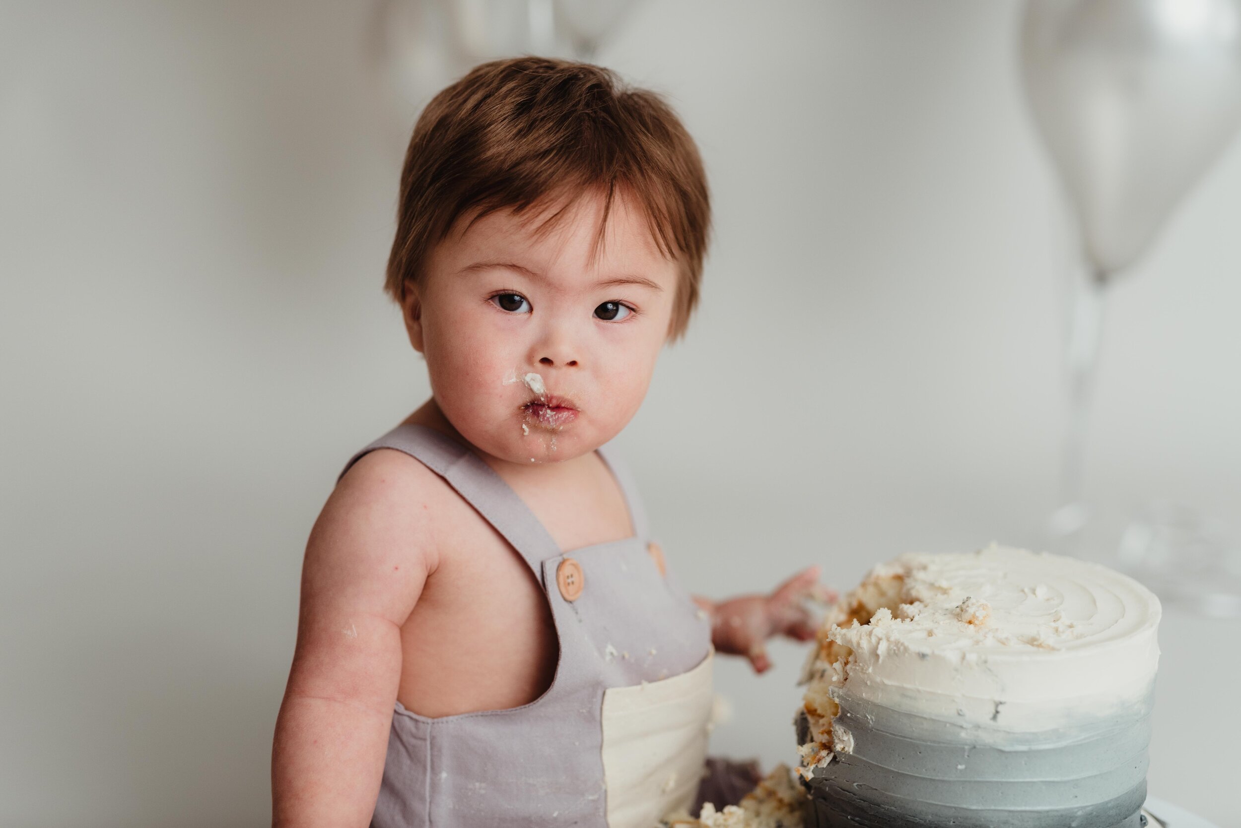 gorgeous 1st birthday cake smash photos