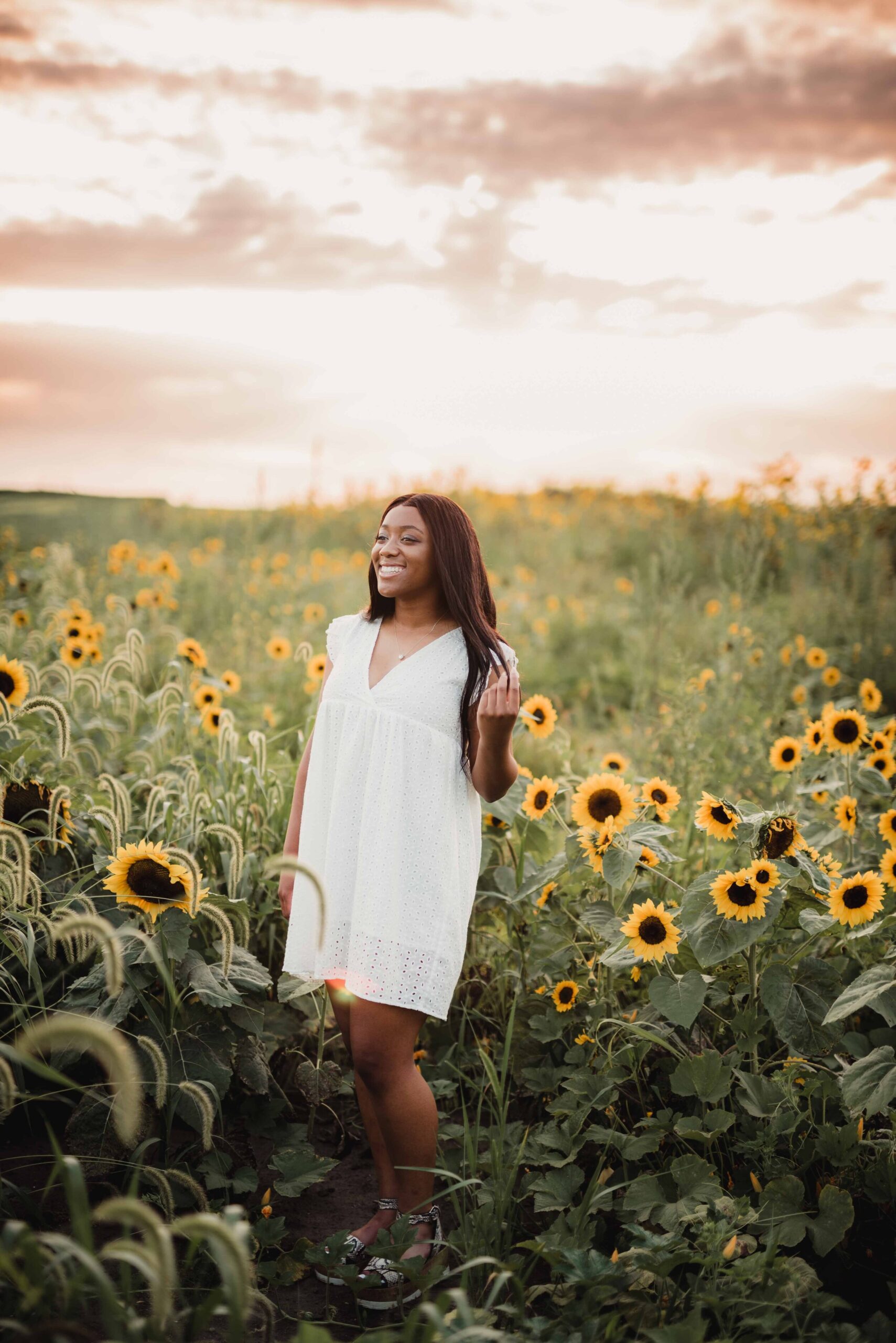 senior photos in sunflower field