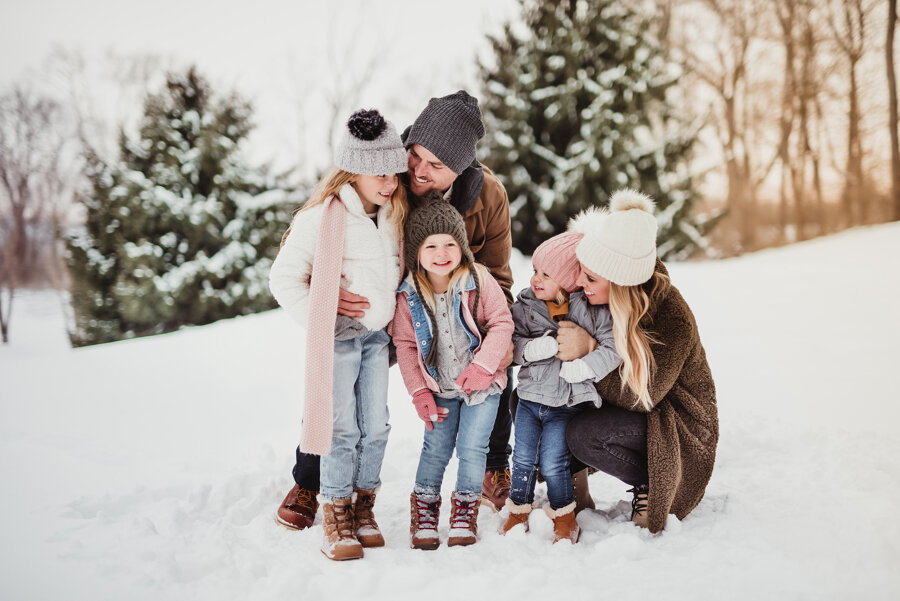 A snowy family photography session in February in Lafayette, Indiana