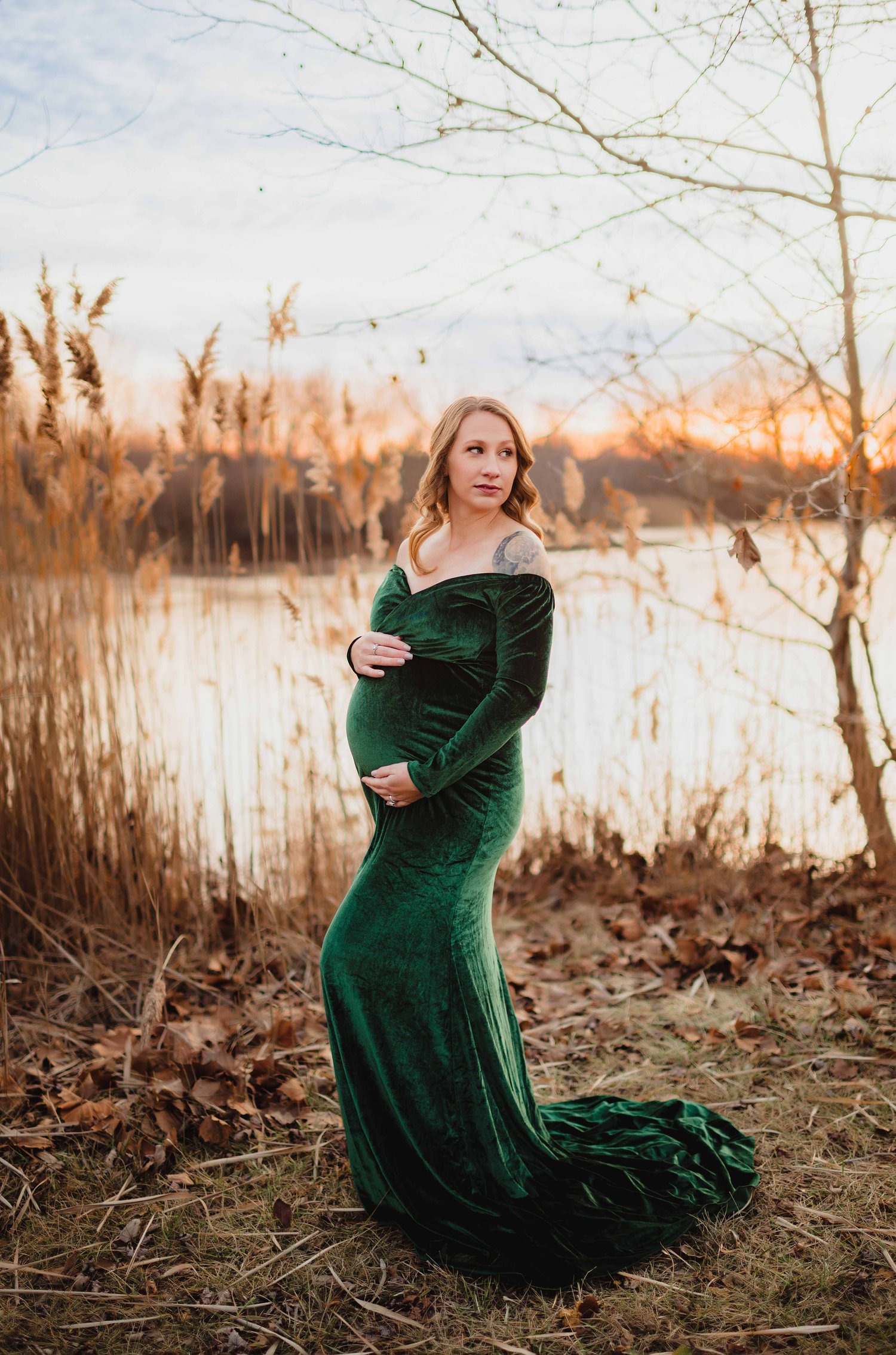 green winter maternity dress for winter maternity session, Indy Maternity Photographer
