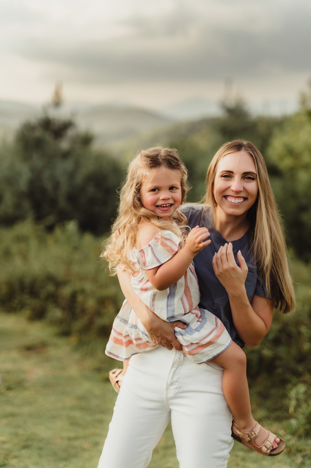 Capturing Generations: Extended Family Photos in Blowing Rock-extended family photos in Blowing Rock Capturing Generations: Extended Family Photos in Blowing Rock - Kelly McPhail Photography