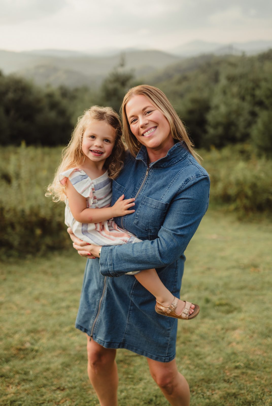Capturing Generations: Extended Family Photos in Blowing Rock-extended family photos in Blowing Rock Capturing Generations: Extended Family Photos in Blowing Rock - Kelly McPhail Photography