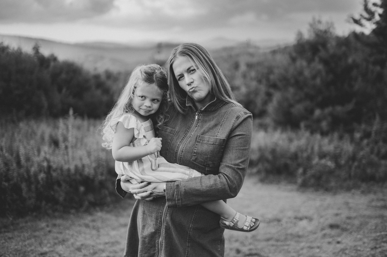 Capturing Generations: Extended Family Photos in Blowing Rock-extended family photos in Blowing Rock Capturing Generations: Extended Family Photos in Blowing Rock - Kelly McPhail Photography