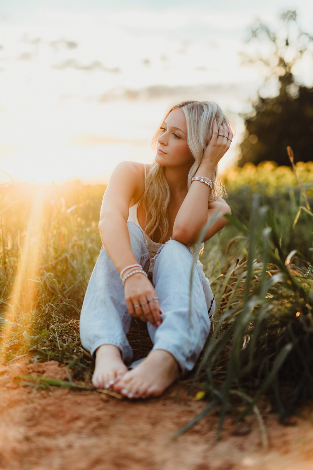 How to Pose for Senior Pictures: 7 Simple Tips for Natural-Looking Photos - Kelly McPhail Photography