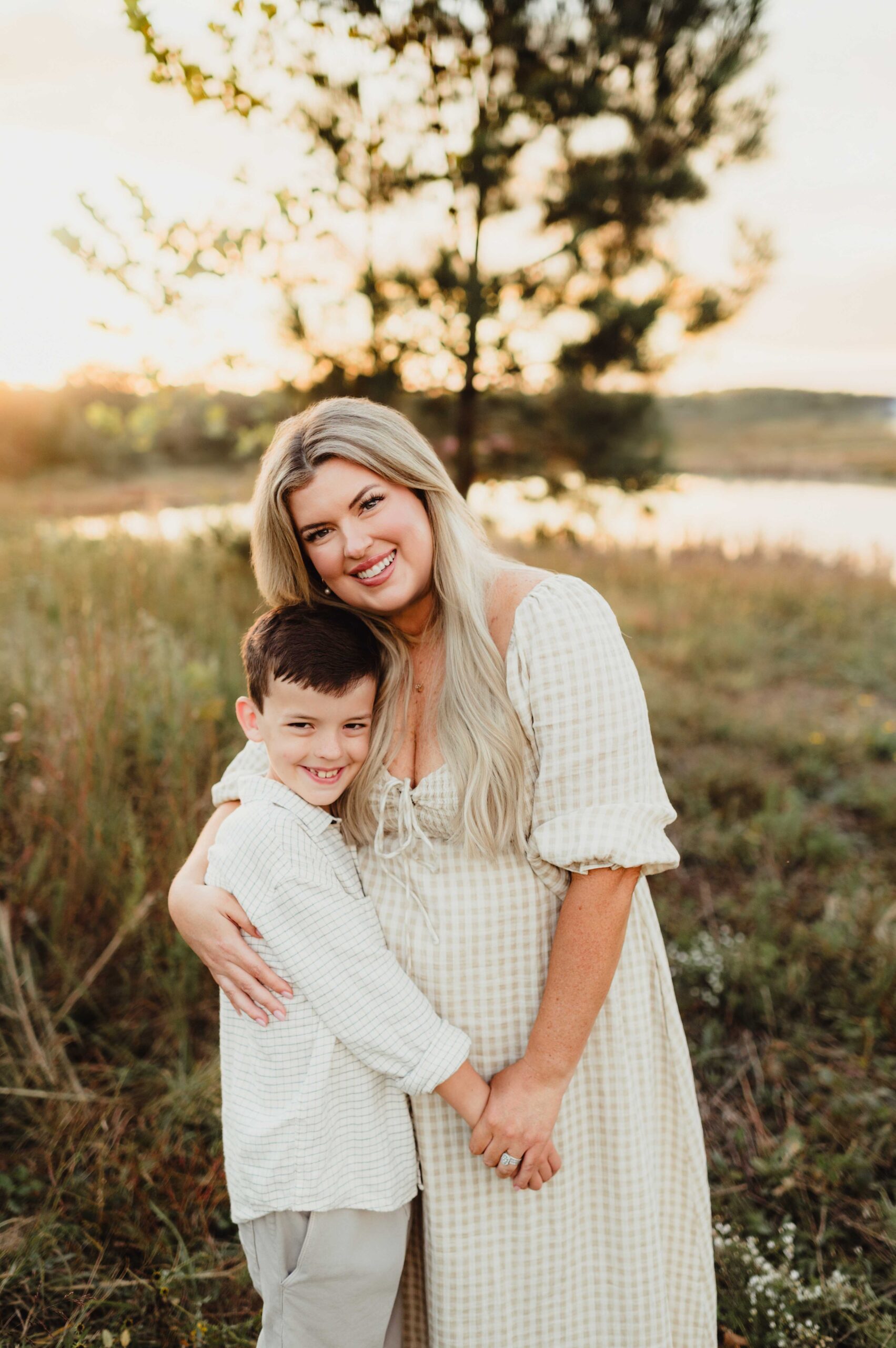 Why Neutral Fall Family Outfits Just Work (And Look Gorgeous on Your Walls) - Kelly McPhail Photography