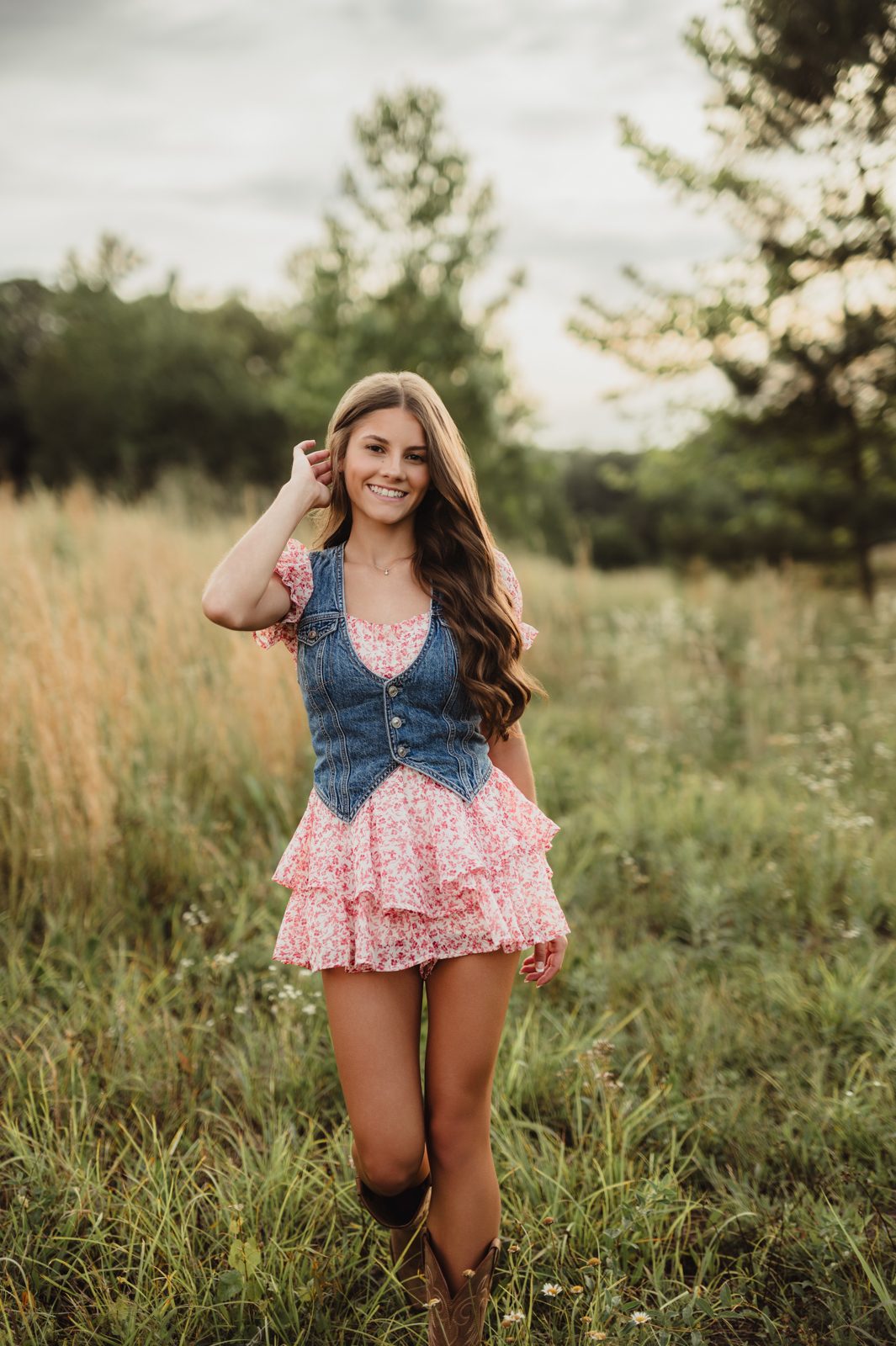 Golden hour senior photos in a North Carolina field near Greensboro